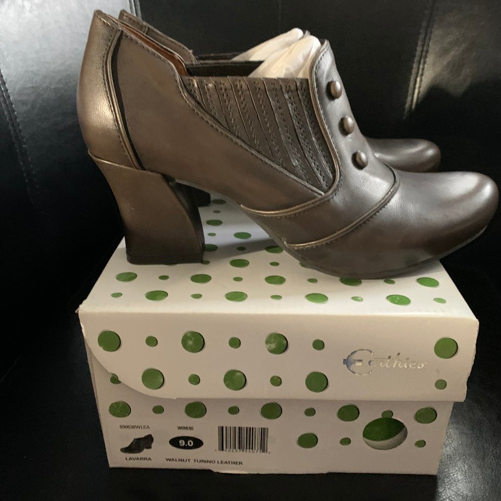 Earthies Lavarra Walnut Turino Leather NIB Size 9